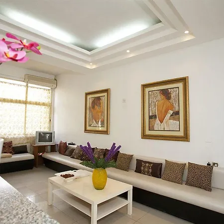 Geotanya Aparthotel